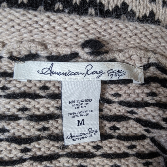 American Rag open front sweater 2 large buttons - Picture 7 of 8